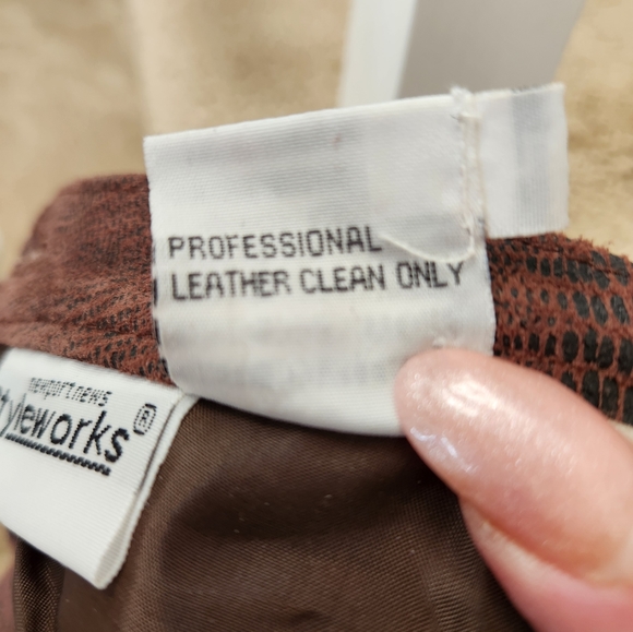 COPY - Snakeskin look leather skirt w slit size 18 - Picture 4 of 10